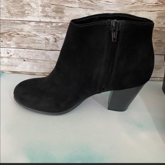 Black Chunky-heeled Booties - Picture 5 of 8